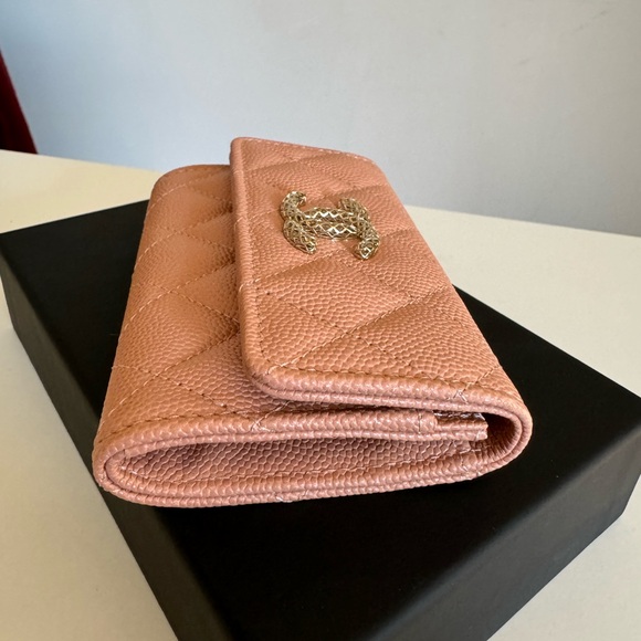 💞Authentic💞Chanel Card Holder - 23P Rose Beige Flap O Card Holder - Picture 4 of 13